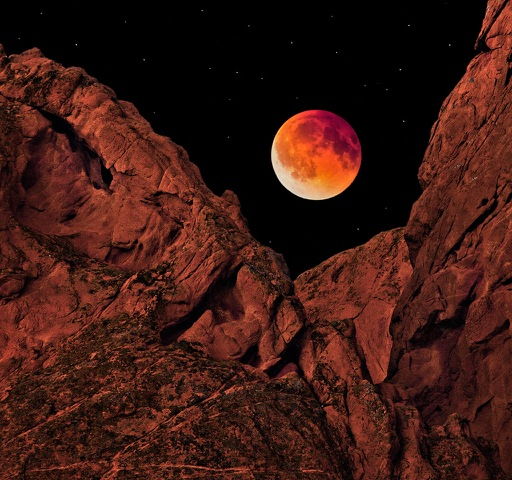 Click to view detail for Blood Moon over Garden of the Gods 13x12